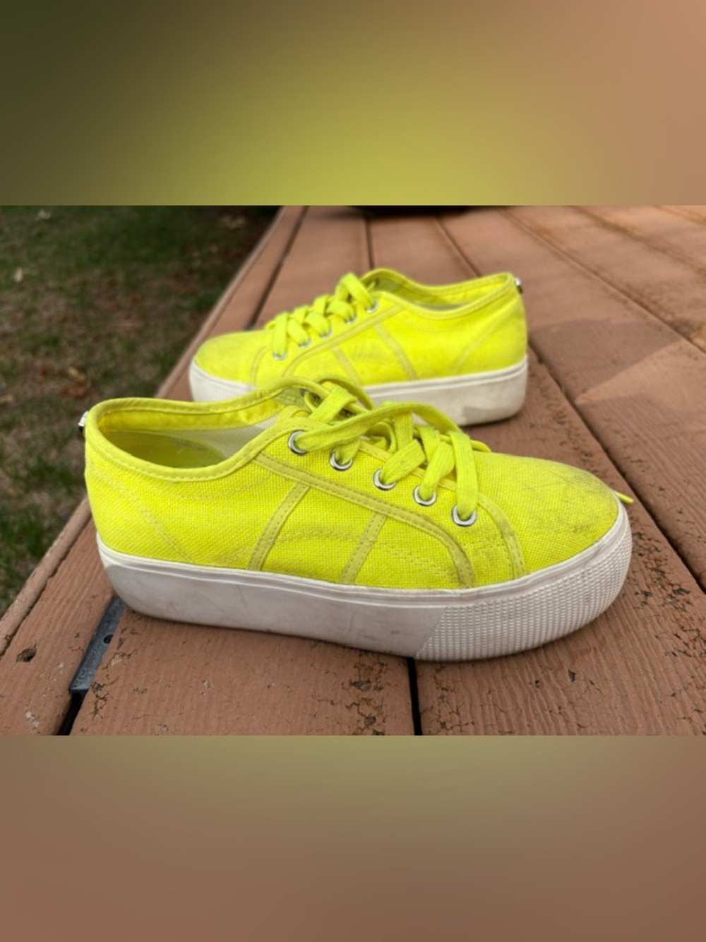 Steve Madden Neon Green Platform Sneakers fair condition women’s size 6 (US)